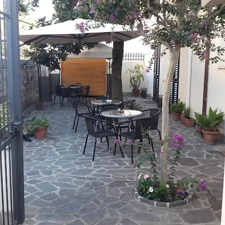 ベッド・アンド・ブレックファスト Stadium