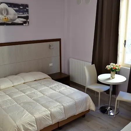 Stadium Bed and Breakfast 3*